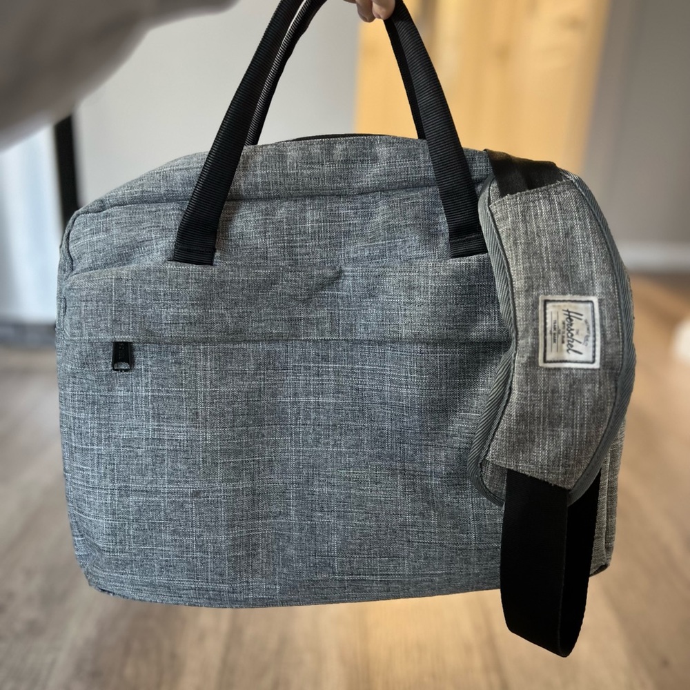 Heather gray Hershel messenger bag 💼